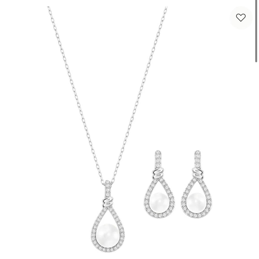 Swarovski Pearl and Crystal Necklce and Earring Set